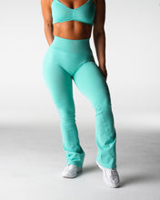Load image into Gallery viewer, Mint Iconic Seamless Flare Leggings