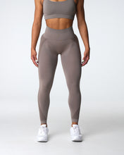 Load image into Gallery viewer, Taupe Contour 2.0 Seamless Leggings