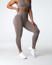 Load image into Gallery viewer, Taupe Contour 2.0 Seamless Leggings