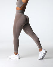 Load image into Gallery viewer, Taupe Contour 2.0 Seamless Leggings