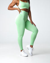 Load image into Gallery viewer, Pistachio Scrunch Seamless Leggings