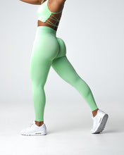 Load image into Gallery viewer, Pistachio Scrunch Seamless Leggings