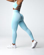 Load image into Gallery viewer, Pastel Blue Scrunch Seamless Leggings