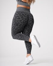 Load image into Gallery viewer, Black Speckled Leopard Seamless Leggings