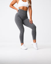 Load image into Gallery viewer, Black Speckled Scrunch Seamless Leggings