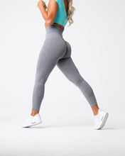 Load image into Gallery viewer, Grey Scrunch Seamless Leggings