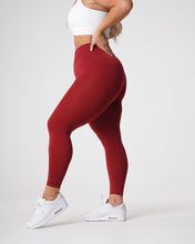Load image into Gallery viewer, Carmine Solid Seamless Leggings