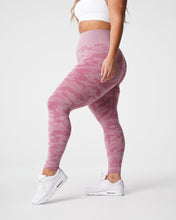 Load image into Gallery viewer, Pastel Pink Camo Seamless Leggings