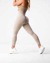 Load image into Gallery viewer, Beige Scrunch Seamless Leggings