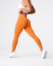 Load image into Gallery viewer, Burnt Orange Leopard Seamless Leggings