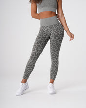 Load image into Gallery viewer, Khaki Green Leopard Seamless Leggings
