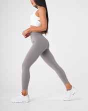 Load image into Gallery viewer, Light Grey Solid Seamless Leggings