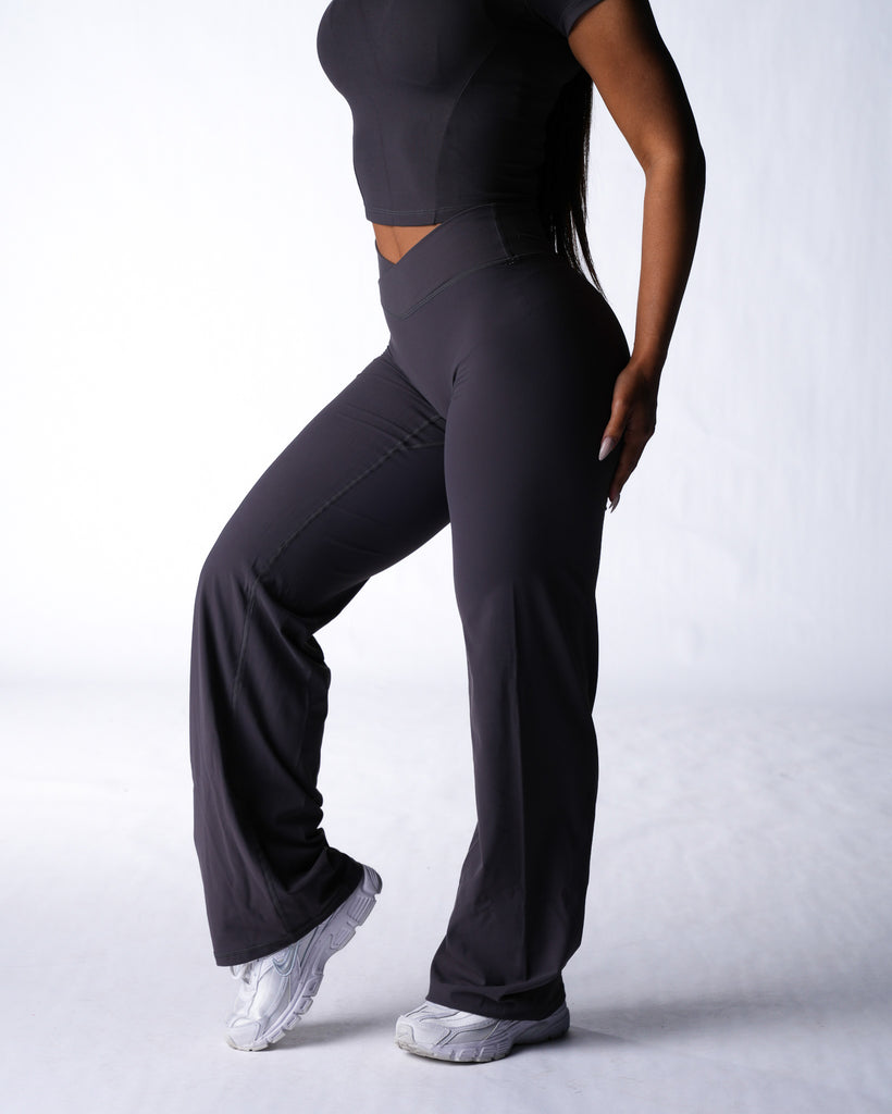 NVGTN Aera Straight Leg Pants - Carbon |