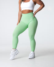 Load image into Gallery viewer, Pistachio Contour Seamless Leggings