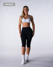Load image into Gallery viewer, Black AeraLite Capri Leggings