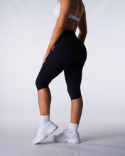 Load image into Gallery viewer, Black AeraLite Capri Leggings