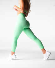 Load image into Gallery viewer, Pistachio Zesty Seamless Leggings