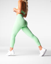 Load image into Gallery viewer, Pistachio Figure Seamless Leggings