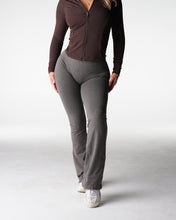 Load image into Gallery viewer, Cold Brew Iconic Seamless Flare Leggings