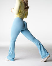 Load image into Gallery viewer, Endless Sky Iconic Seamless Flare Leggings