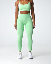 Load image into Gallery viewer, Pistachio Scrunch Seamless Leggings