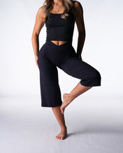 Load image into Gallery viewer, Black AeraLite Straight Leg Capri Pants