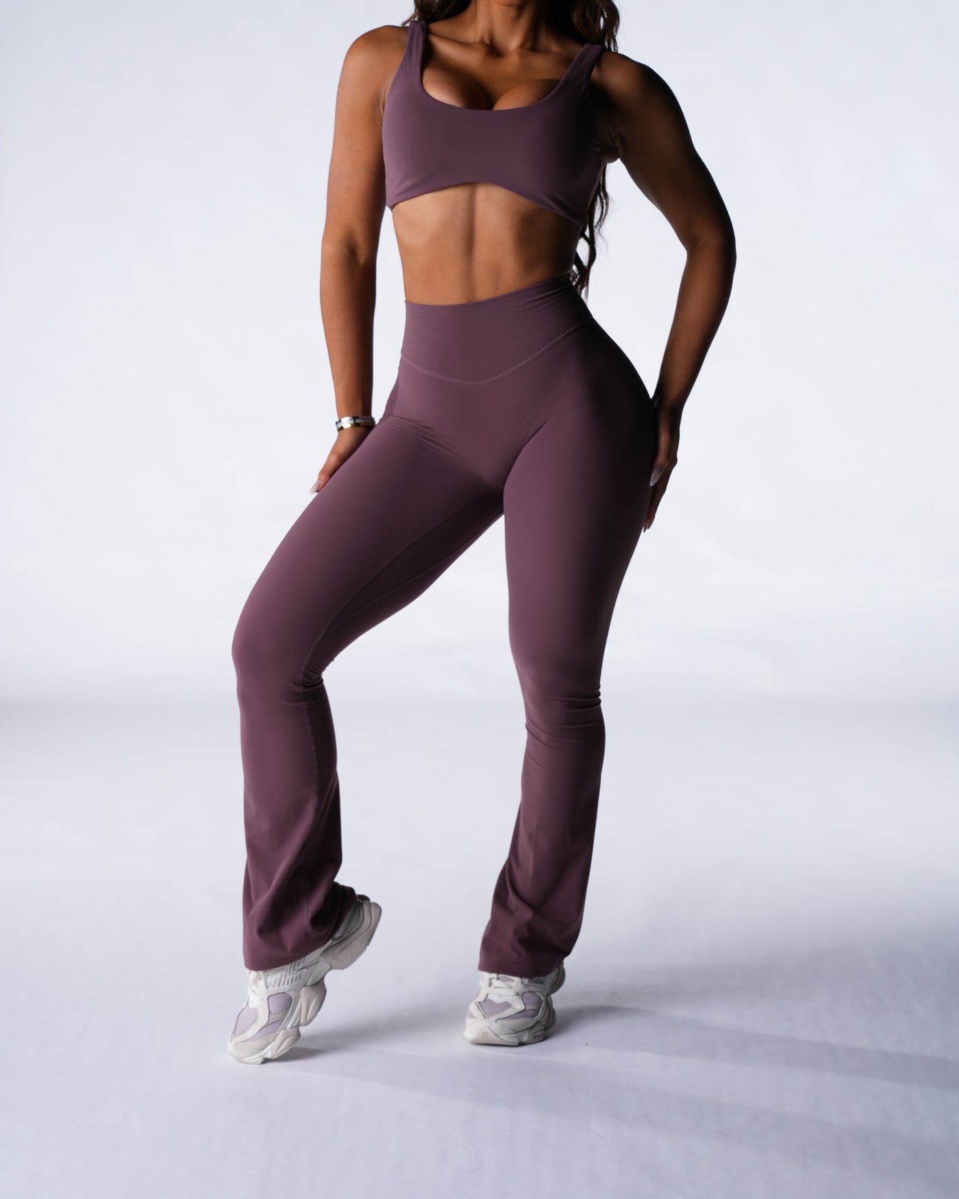 NVGTN Aera Flare Pants - Velvet Port |