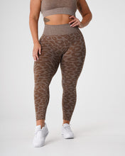 Load image into Gallery viewer, Mocha Leopard Seamless Leggings