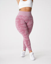 Load image into Gallery viewer, Pastel Pink Camo Seamless Leggings