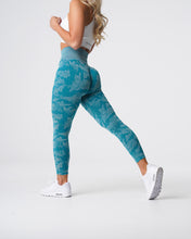Load image into Gallery viewer, Teal Camo Seamless Leggings