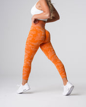 Load image into Gallery viewer, Burnt Orange Camo Seamless Leggings