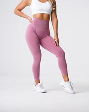 Load image into Gallery viewer, Pastel Pink Curve Seamless Leggings