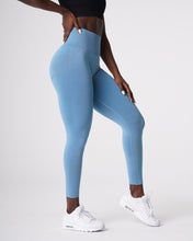Load image into Gallery viewer, Sky Blue Curve Seamless Leggings