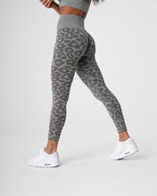 Load image into Gallery viewer, Khaki Green Leopard Seamless Leggings