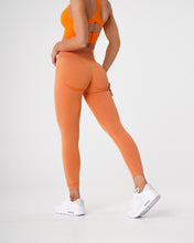 Load image into Gallery viewer, Sunset Orange Curve Seamless Leggings