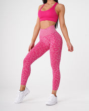 Load image into Gallery viewer, Fuchsia Leopard Seamless Leggings