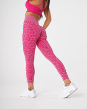 Load image into Gallery viewer, Fuchsia Leopard Seamless Leggings