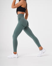 Load image into Gallery viewer, Forest Green Contour Seamless Leggings