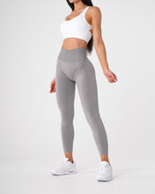 Load image into Gallery viewer, Light Grey Solid Seamless Leggings
